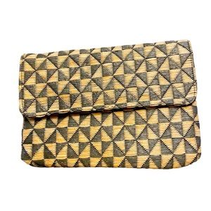 🌟🔥 BOGO Sale🔥🌟 Grey and Tan straw Clutch